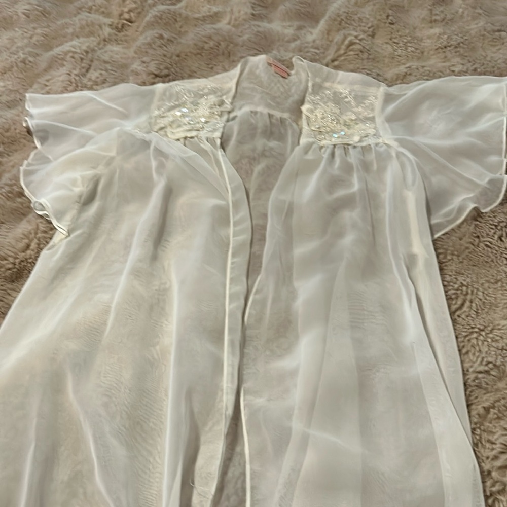 Elegant White Sheer Women's Robe